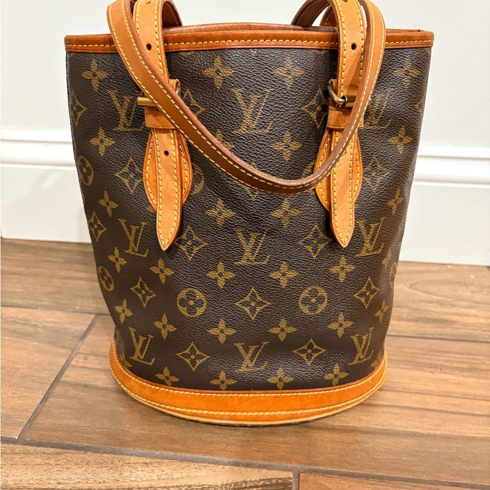 Louis Vuitton Monogram petit Bucket Bag